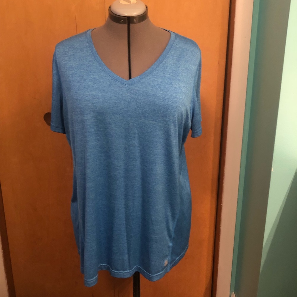Tel Gear Women’s scoop-neck workout short sleeve tee.